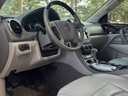 Used 2017 Buick Enclave Leather image 10