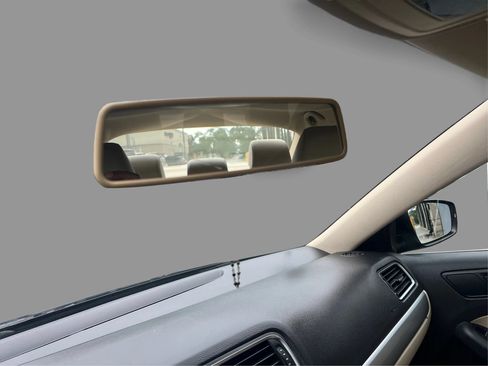 Used 2013 Volkswagen Jetta SE FWD image 17