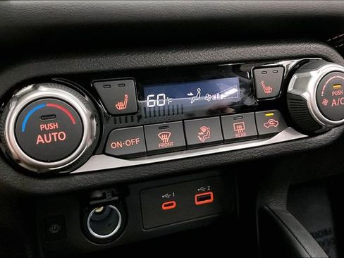 New 2025 Nissan Versa SR w/ Trunk Package image 26