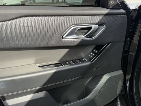 Used 2019 Land Rover Range Rover Velar S image 12
