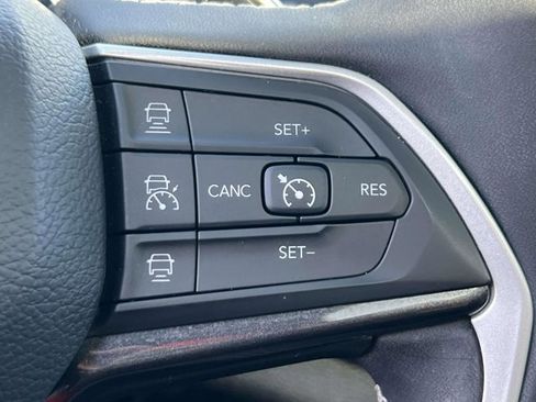 Used 2023 Jeep Grand Cherokee L Laredo image 21