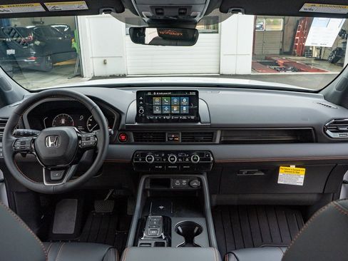New 2025 Honda Pilot TrailSport image 19
