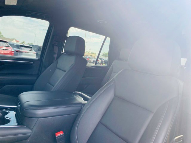 Used 2025 Chevrolet Tahoe LT RWD image 32
