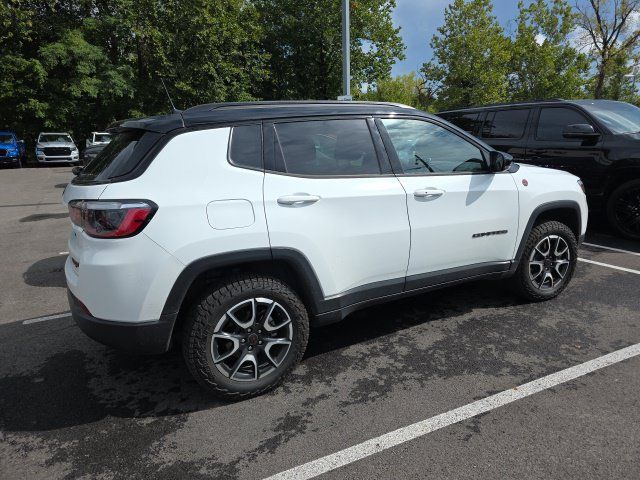 Used 2025 Jeep Compass Trailhawk w/ Sun & Sound Group AWD/4WD image 3