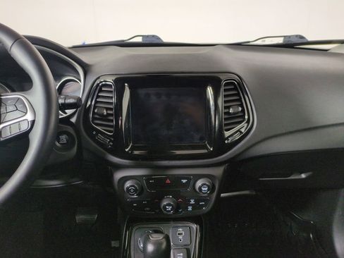 Used 2018 Jeep Compass Limited w/ Navigation Group image 20