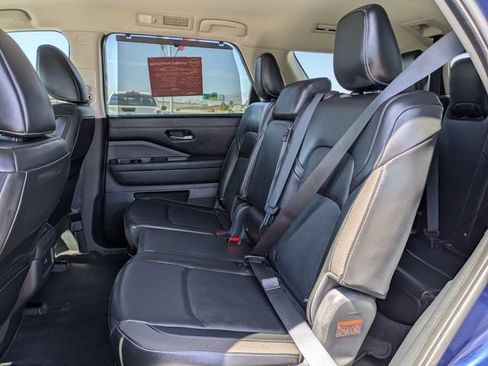 Certified 2024 Nissan Pathfinder SL w/ Black Appearance Package FWD image 13