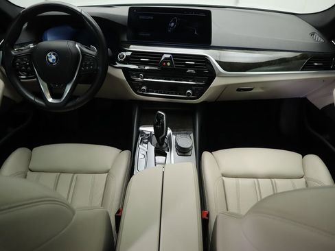 Certified 2023 BMW 530e w/ Premium Package image 13