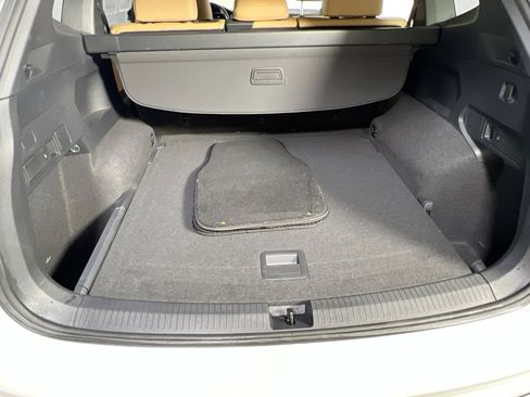 Used 2023 Volkswagen Tiguan SE R-Line image 25