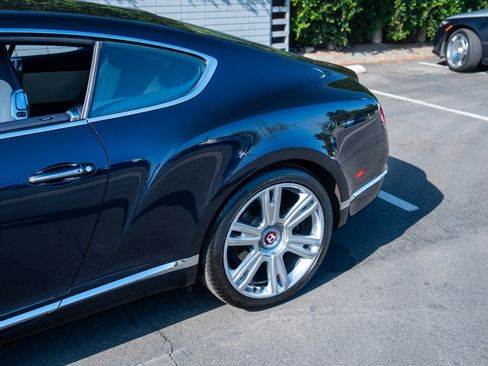 Used 2016 Bentley Continental GT image 22