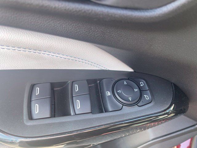 Used 2025 Chevrolet Trax LT FWD image 11