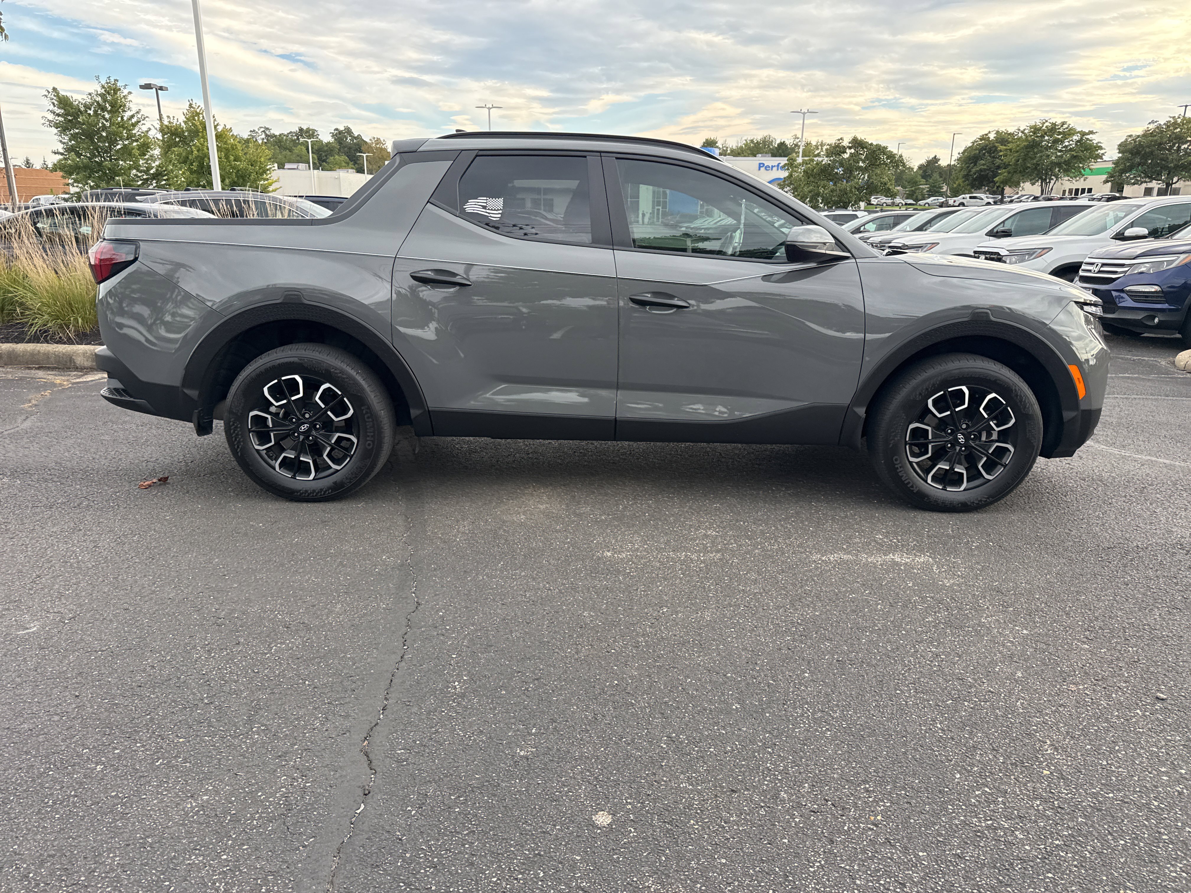 Used 2024 Hyundai Santa Cruz SEL w/ Activity Package AWD/4WD image 2