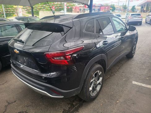 Used 2025 Chevrolet Trax LT w/ LT Convenience Package image 14