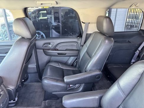 Used 2011 GMC Yukon Denali RWD image 33