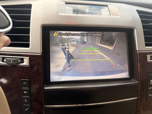 Used 2012 Cadillac Escalade ESV Premium AWD/4WD image 21