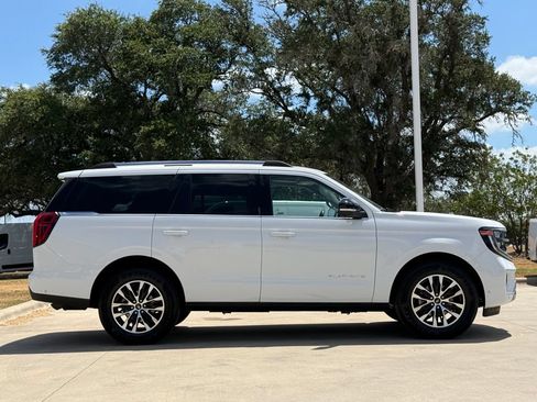 Used 2025 Ford Expedition Platinum AWD/4WD image 5