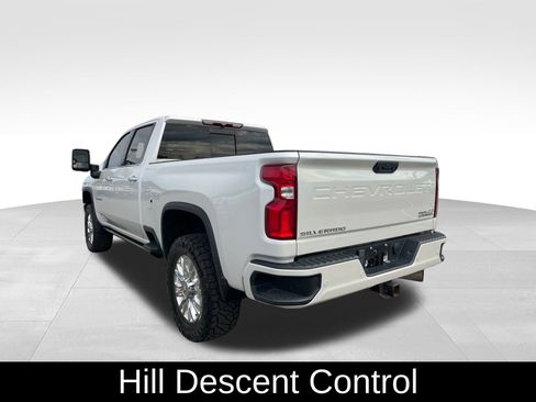 Used 2022 Chevrolet Silverado 2500 High Country w/ Safety Package II image 8