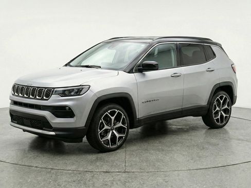 Used 2025 Jeep Compass Limited AWD/4WD image 3