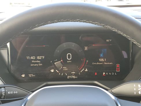 Used 2025 GMC Acadia Elevation image 26