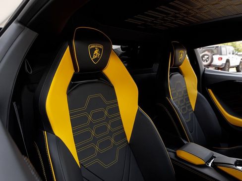 Used 2025 Lamborghini Revuelto AWD/4WD image 49