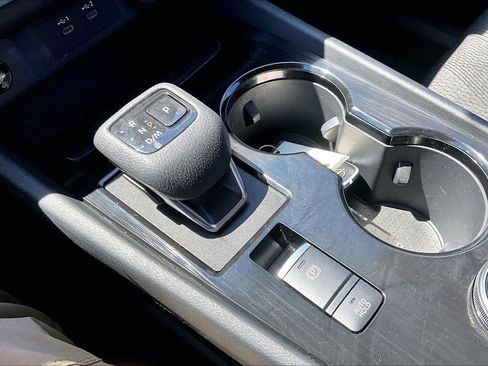 Used 2025 Nissan Rogue SV AWD/4WD image 18