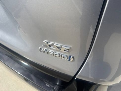 Used 2023 Toyota RAV4 XSE AWD/4WD image 4