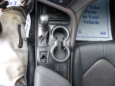 Used 2019 Toyota Camry XSE FWD image 35