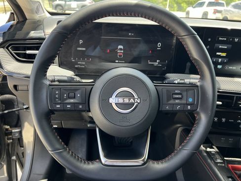 Used 2025 Nissan Kicks SR FWD image 10