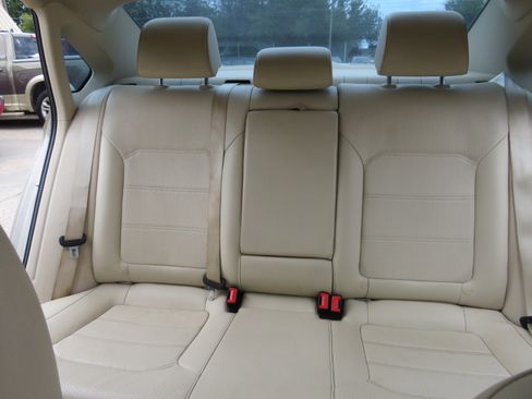 Used 2015 Volkswagen Passat TDI SE image 27