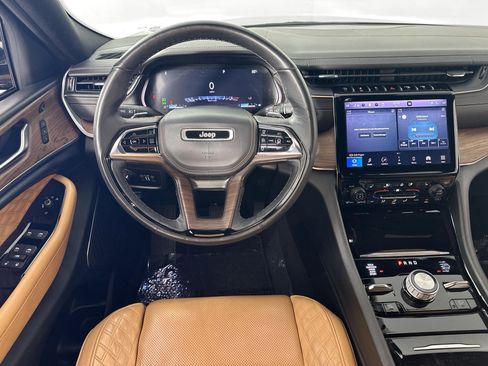 Used 2023 Jeep Grand Cherokee L Summit w/ Luxury Tech Group V AWD/4WD image 24