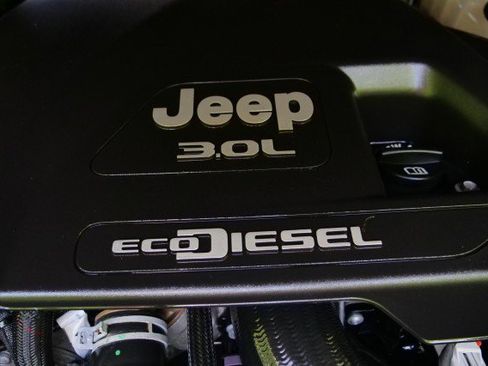 Used 2022 Jeep Gladiator Sport AWD/4WD image 3