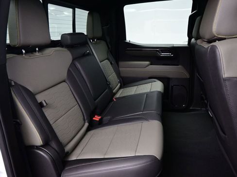 Used 2025 Chevrolet Silverado 1500 ZR2 AWD/4WD image 8
