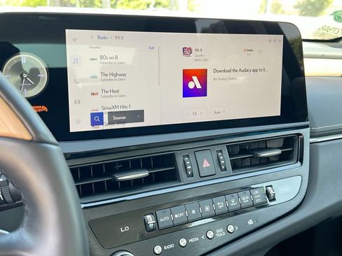 Certified 2024 Lexus ES 300h w/ Technology Package FWD image 15