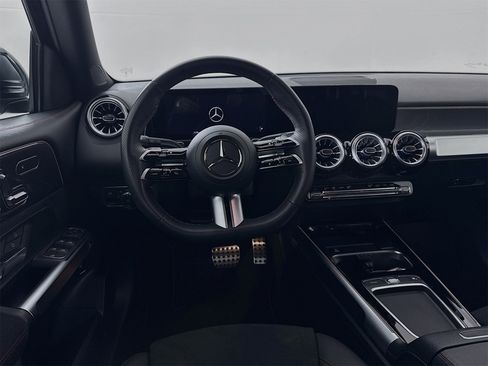 Used 2025 Mercedes-Benz GLB 250 GLB 250 image 22