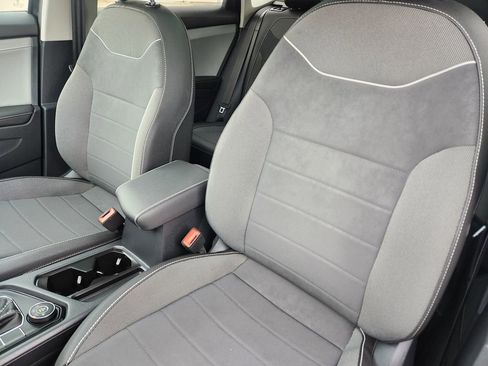 Certified 2024 Volkswagen Taos SE image 8