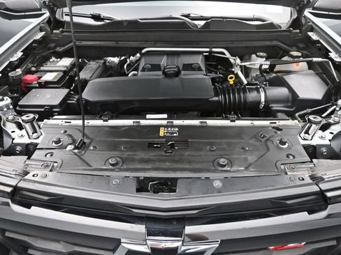 Used 2025 Chevrolet Colorado Z71 w/ Technology Package AWD/4WD image 35