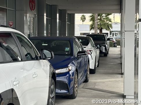 Used 2020 Toyota Camry SE image 17