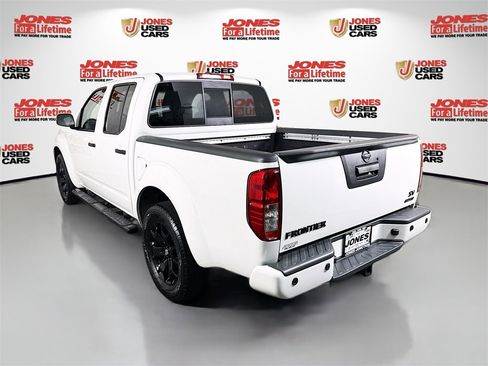 Certified 2020 Nissan Frontier SV w/ Midnight Edition Floor Mats image 2