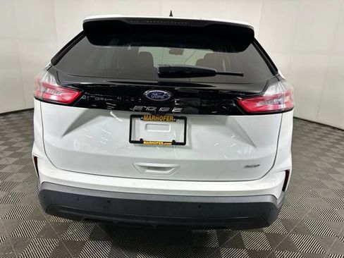 Used 2021 Ford Edge SE image 4