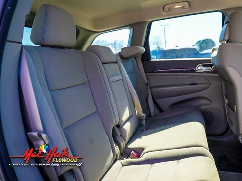 Used 2012 Jeep Grand Cherokee Laredo w/ Laredo E Group image 10