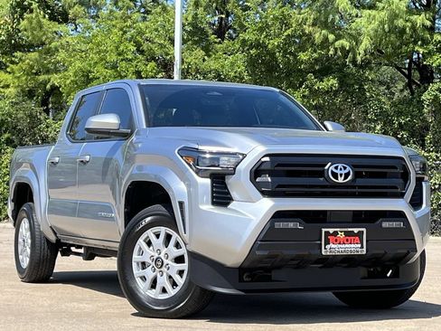 Used 2025 Toyota Tacoma SR5 AWD/4WD image 2