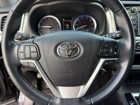 Used 2018 Toyota Highlander SE FWD image 20