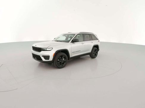 New 2025 Jeep Grand Cherokee Limited w/ Black Appearance Package image 4
