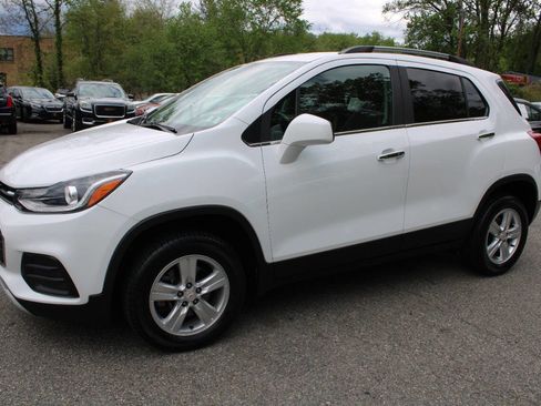 Used 2019 Chevrolet Trax LT w/ LT Convenience Package AWD/4WD image 13