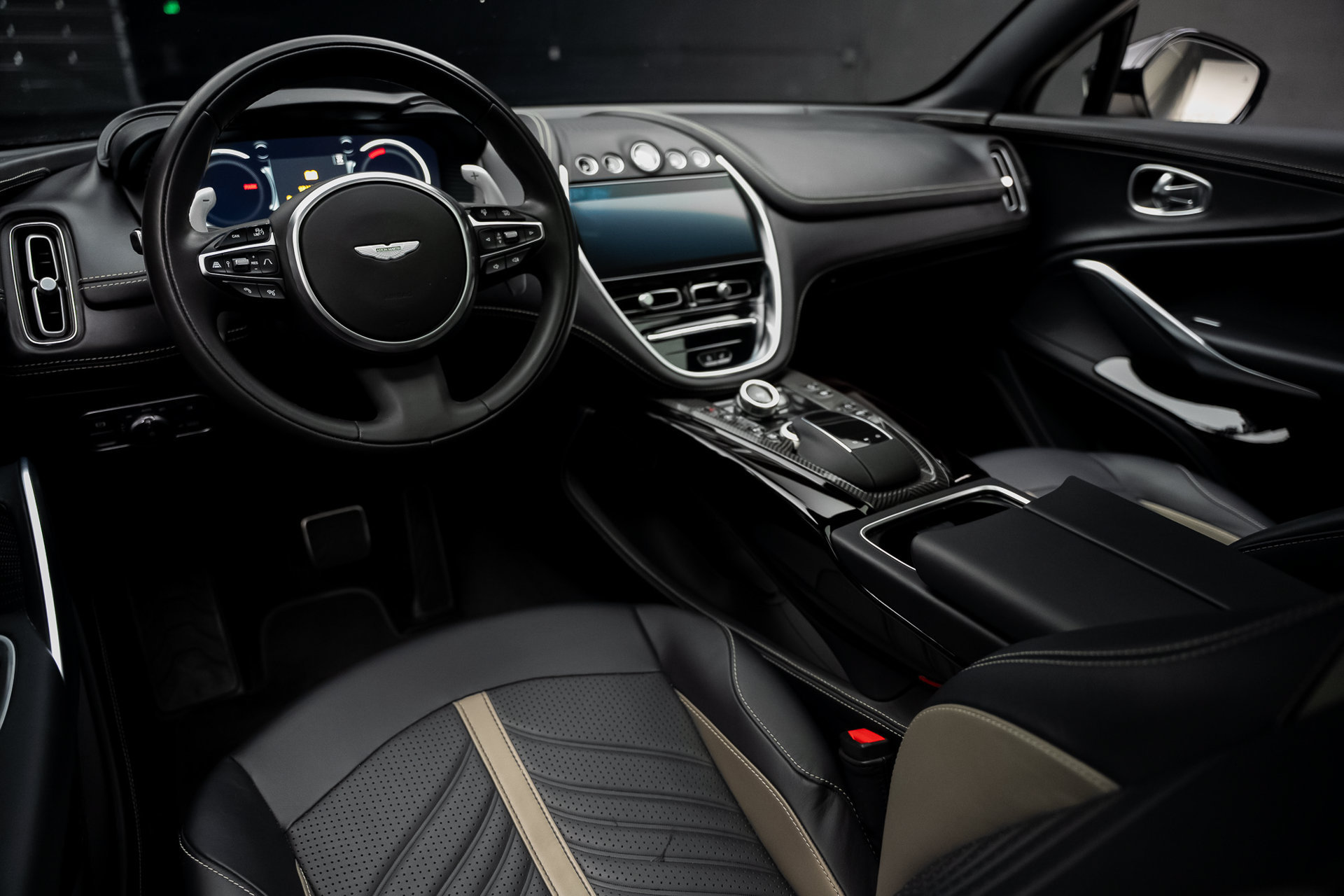 Used 2023 Aston Martin DBX 707 AWD/4WD image 2
