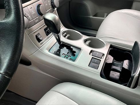 Used 2012 Toyota Highlander SE image 18