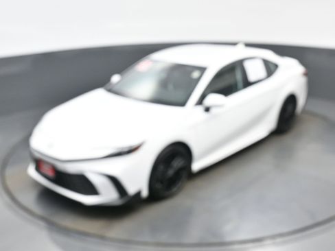 Used 2025 Toyota Camry SE image 36