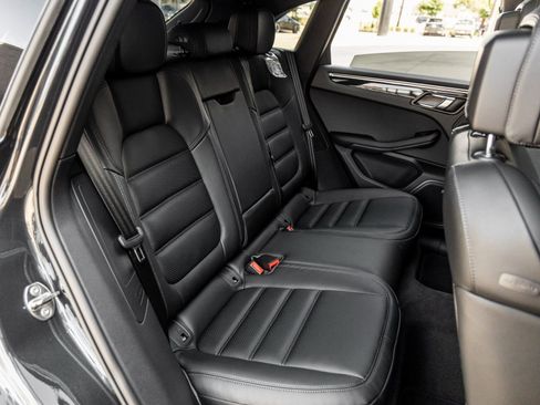 Used 2026 Porsche Macan image 40