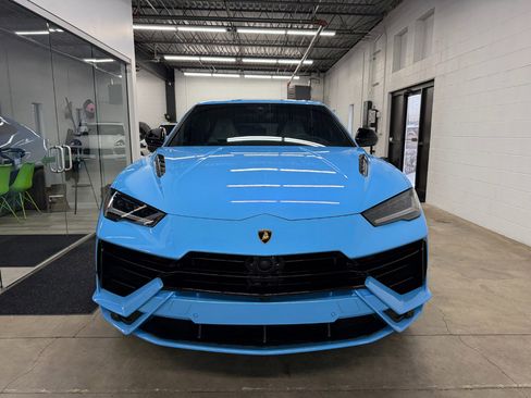 Used 2023 Lamborghini Urus S image 2