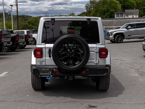 Used 2023 Jeep Wrangler Unlimited Sahara w/ Cold Weather Group AWD/4WD image 5