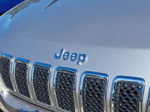 Used 2019 Jeep Cherokee Limited AWD/4WD image 4